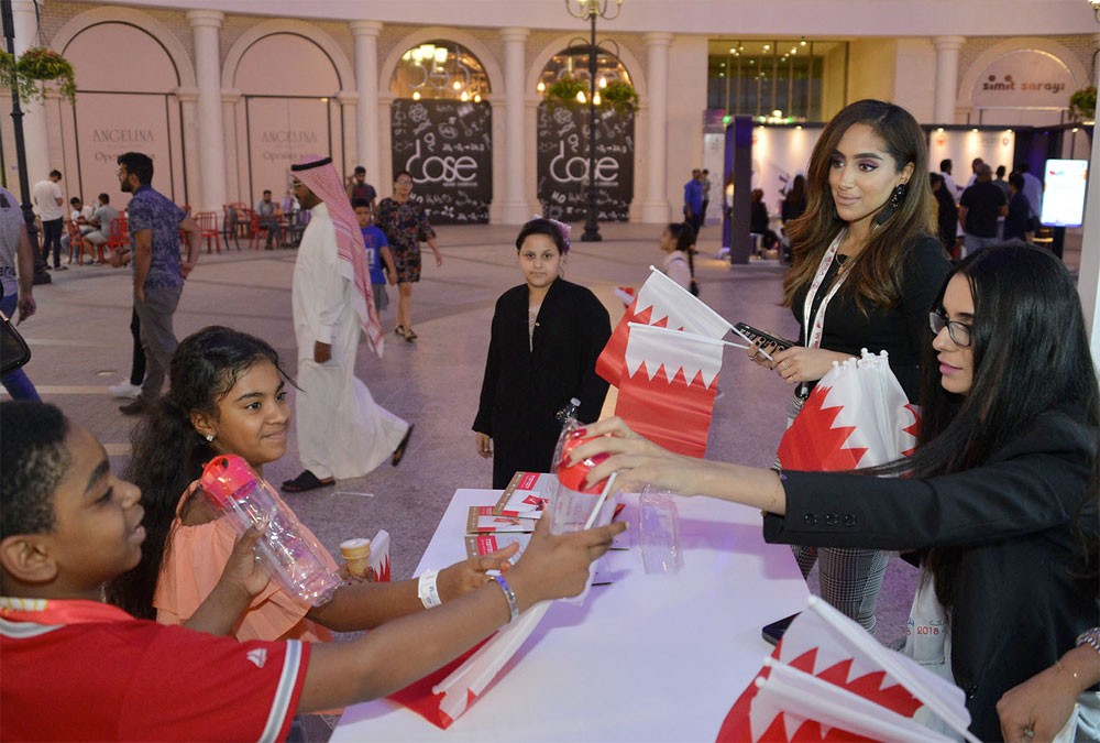 إعلامية اللجنة التنفيذية للانتخابات تنظم معرضاً للصور في "الأفنيوز"