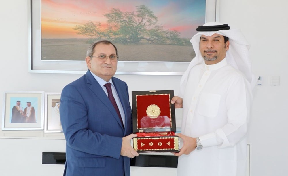 الرئيس التنفيذي للمجلس الأعلى للبيئة يستقبل السفير الروسي