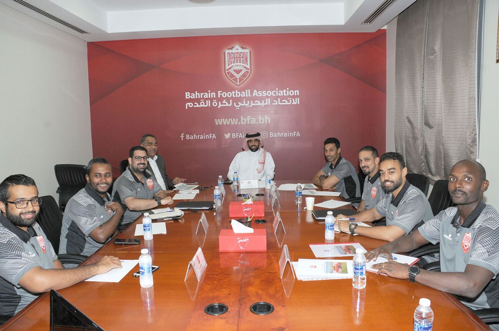 خالد بن سلمان يطلع على برنامج منتخب الناشئين