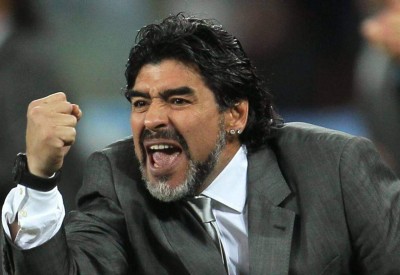 مارادونا ينصح ميسي يترك المنتخب الأرجنتيني