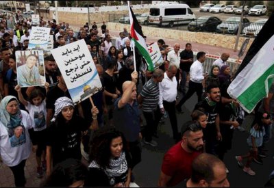 مئات الفلسطينيين في إسرائيل يحيون ذكرى الانتفاضة الثانية 