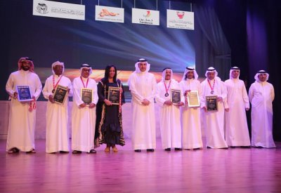ميدالية ذهبية  لرواد الحركة المسرحية في البحرين
