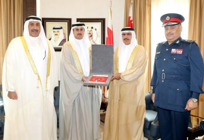 معالي وزير الداخلية يتسلم نسخة من التقرير السنوي للأمانة العامة للتظلمات 