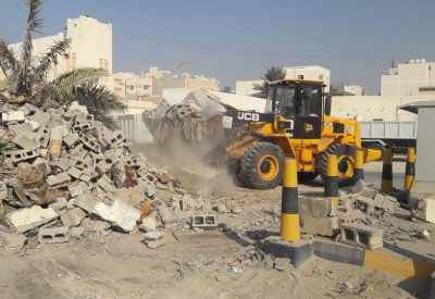 بلدية الجنوبية تزيل عدد من البيوت الآيلة للسقوط والمهجورة