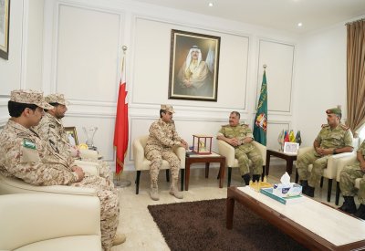 مدير أركان الحرس الوطني يستقبل وفدًا من وزارة الحرس الوطني السعودي