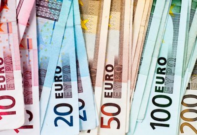 إيطاليا تخفض عجز الميزانية المستهدفة واليورو يتعافى