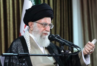 خامنئي: سنوجه صفعة لأميركا ومن يفاوضها "خائن"