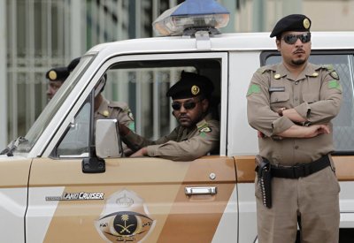  السعودية.. القبض على عصابة الصرافات الآلية
