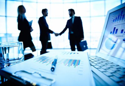 "المستعجلة" تفرض الحراسة على شركة طبية أحد شركائها يتلاعب بها