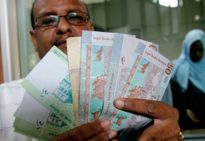 السودان يخفض عملته 60% اليوم لمواجهة الأزمة الاقتصادية