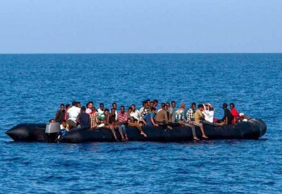 البحرية المغربية تنقذ مئات المهاجرين من الغرق