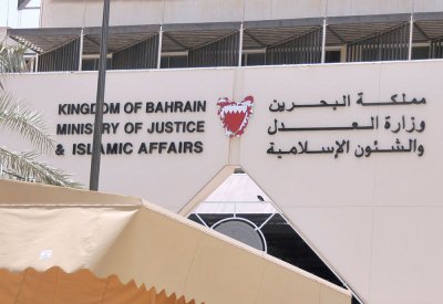 خادمة تسرق أموال مخدومتها وتسافر وتورط صديقها بقضية السرقة