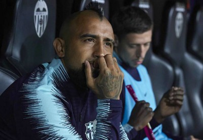 فيدال "ليس سعيداً" في برشلونة وينتقد فالفيردي