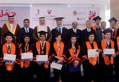 حميدان يرعى حفل تخريج طلاب معهد البحرين للضيافة والتجزئة في "الدبلوما السويسرية"