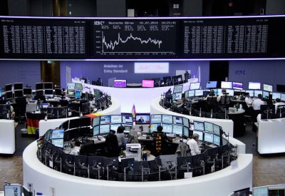 أسهم أوروبا تنخفض لأدنى مستوى في 20 شهرا