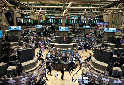 وول ستريت تفتح على انخفاض طفيف بعد بيانات التضخم