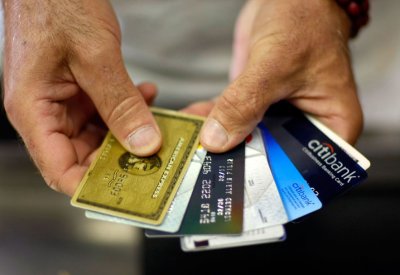 آسيوي يستعمل بطاقات ائتمان مزورة والمحكمة تسجنه 5 سنوات