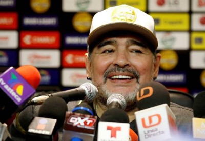 مارادونا ساخرا من ميسي: لا يصلح لقيادة المنتخب لهذا السبب