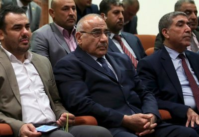 أول رئيس وزراء عراقي يباشر مهامه خارج المنطقة الخضراء