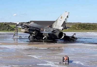 انفجار طائرة "إف16" واحتراق أخرى بنيران صديقة.. وصور للحادثة