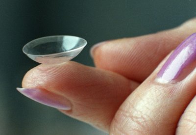 ابتكار عدسات لاصقة لتحقيق أقصى استفادة من القطرات الدوائية