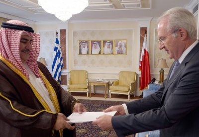 وزير الخارجية يتسلم نسخة من أوراق اعتماد سفير جمهورية اليونان 