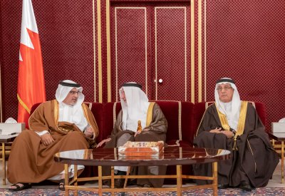 سمو ولي العهد يرحب برواد مجلسه الأسبوعي
