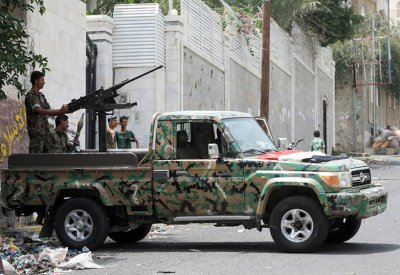 الجيش اليمني يصد هجوما حوثيا قرب مطار تعز.. ومقتل 8 انقلابيين