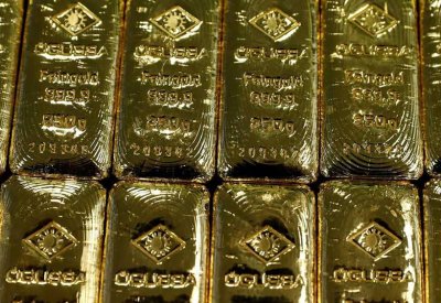 الذهب مستقر بسبب الدولار