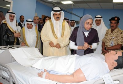 وزير التربية يفتتح مركز المحاكاة والمهارات الطبية بجامعة الخليج العربي