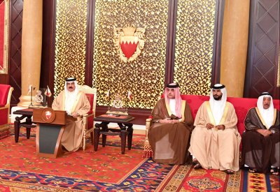جلالة الملك يستقبل رئيس وأعضاء مركز الملك حمد العالمي للتعايش السلمي