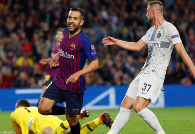 برشلونة يقترب من التأهل.. وتوتنهام يؤزم موقفه