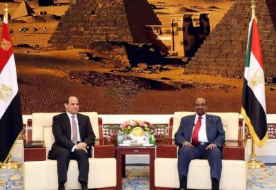 البشير يستضيف السيسي في قمة مصرية سودانية