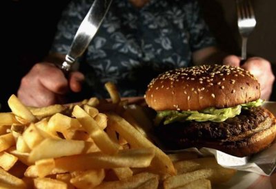أغذية ضارة ينصح بتجنب تناولها في المطاعم