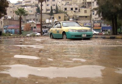  كيف تتصرف عندما تتفاجأ بسيول جارفة؟