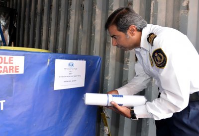 "الجمارك" تشارك بتخليص 369 طردا في فعالية تجارب قيادة البورش