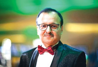 المايسترو الخان يقود الاوركسترا في حفل البوم "العودة"بالقاهرة