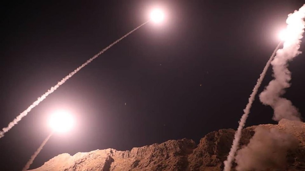 إيران تطلق صواريخ باتجاه سوريا "رداً على هجوم الأهواز"