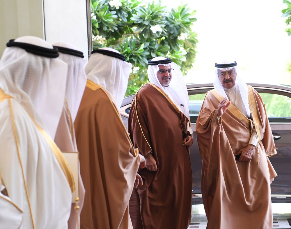 رئيس الوزراء وولي العهد يؤكدان على أهمية الزيارات بين المسؤولين في دول مجلس التعاون