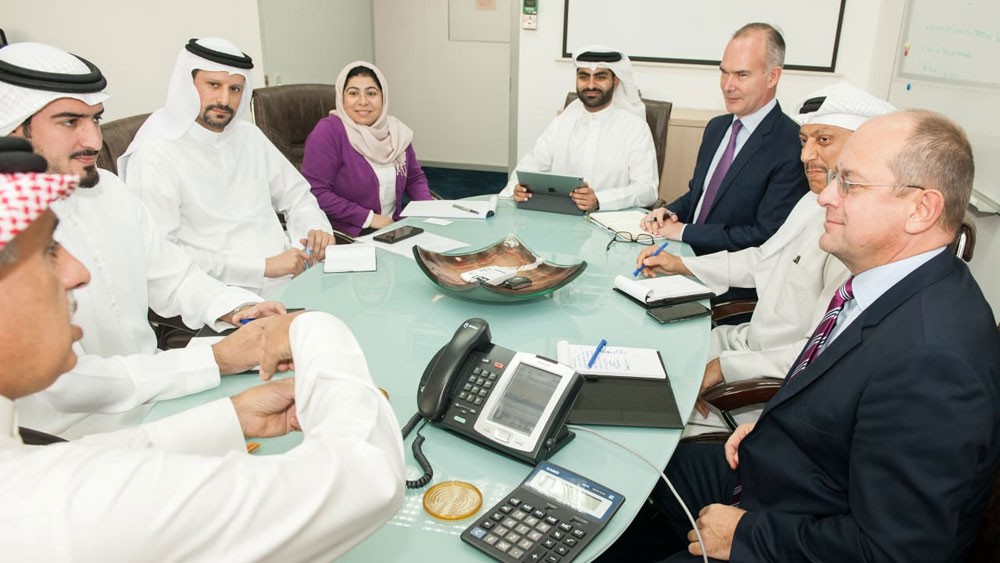 طيران الخليج وهيئة السياحة تناقشان مشاريعهما المشتركة