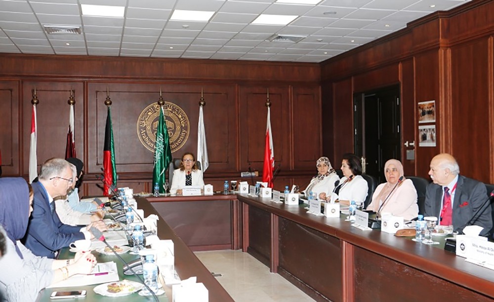 جامعتا الخليج والأمريكية تناقشان أولويات الرعاية الصحية في الشرق الأوسط