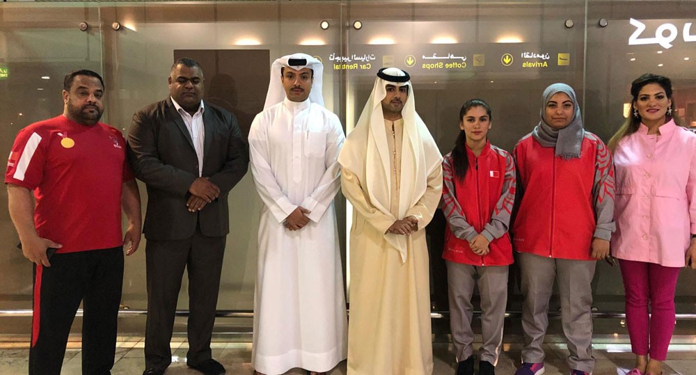البطلة البحرينية مريم شريف تغادر للمشاركة في أولمبياد الشباب بالأرجنتين