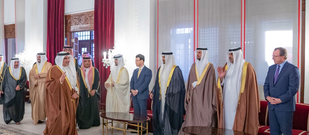 سمو ولي العهد يرحب برواد مجلسه الأسبوعي