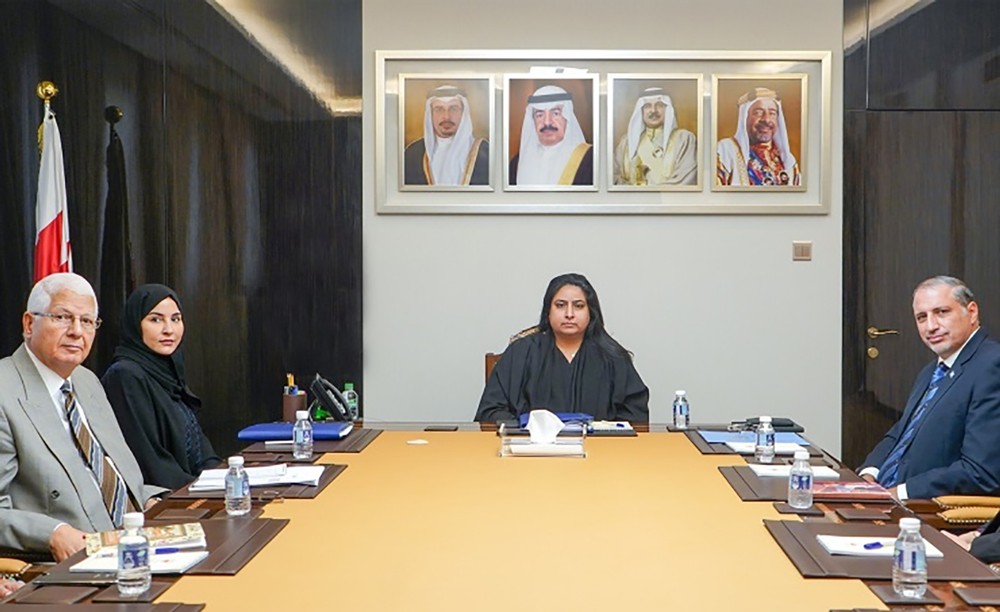 "وكيل الخارجية" تجتمع مع منسق الأمم المتحدة والممثل المقيم لبرنامجها الإنمائي بالبحرين
