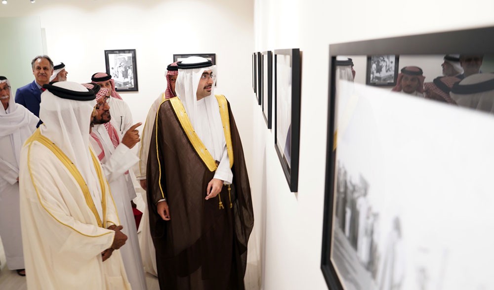سمو الشيخ خليفة بن علي يوثق عطاءات معلمي الجنوبية ويؤكد تضحياتهم التربوية الراسخة في الأجيال