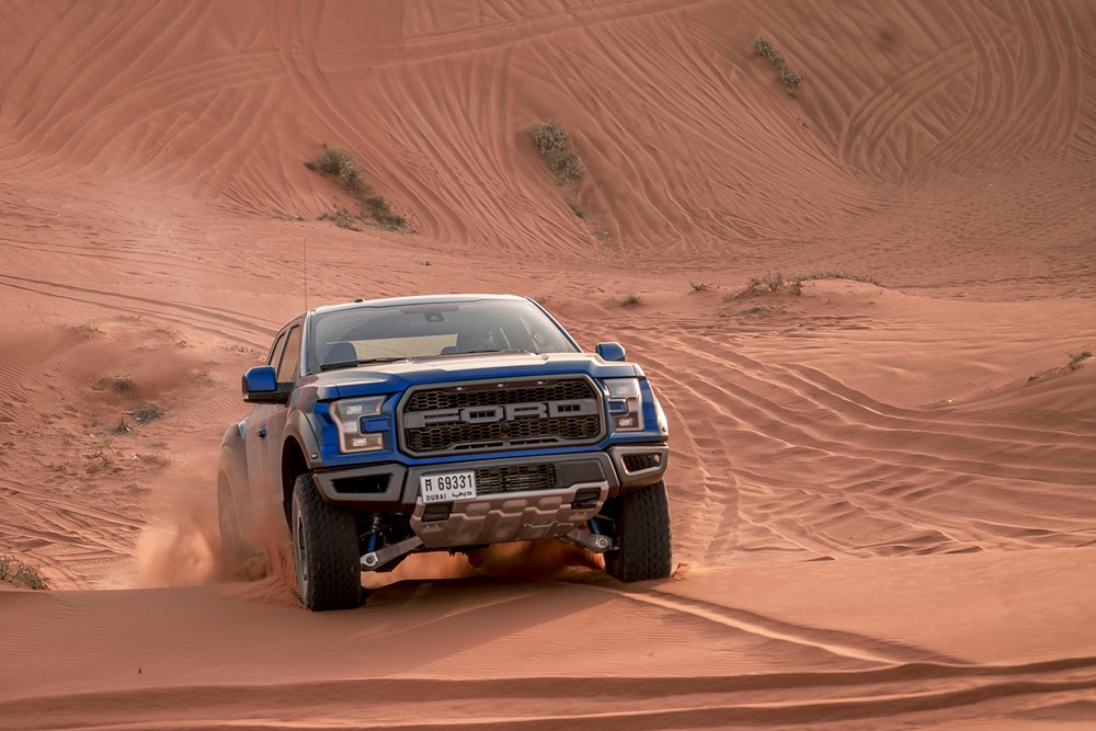 فورد F-150 رابتر: الشريكك المثاليّ للمغامرات على الطرقات الوعرة