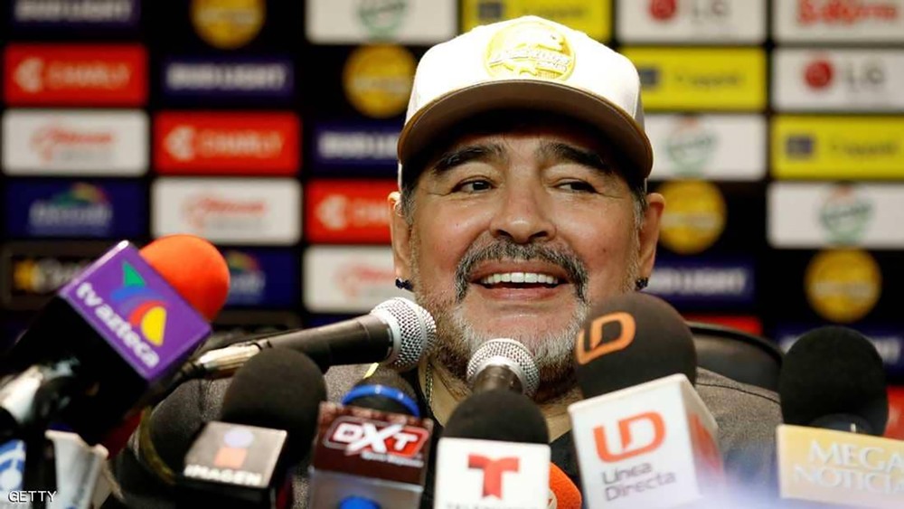 مارادونا ساخرا من ميسي: لا يصلح لقيادة المنتخب لهذا السبب
