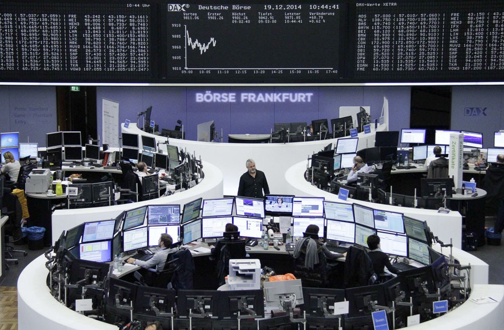  أسهم أوروبا تتعافى من أدنى مستوى في 22 شهرا