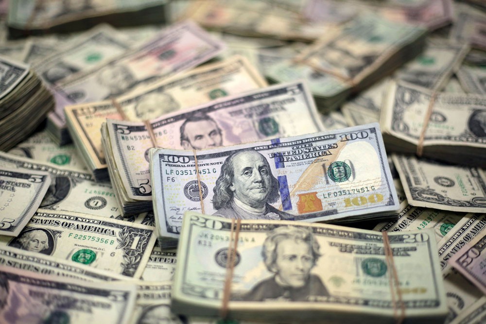  الدولار مستقر مع إشارات على تحسن الإقبال على المخاطرة وسط مكاسب للأسهم