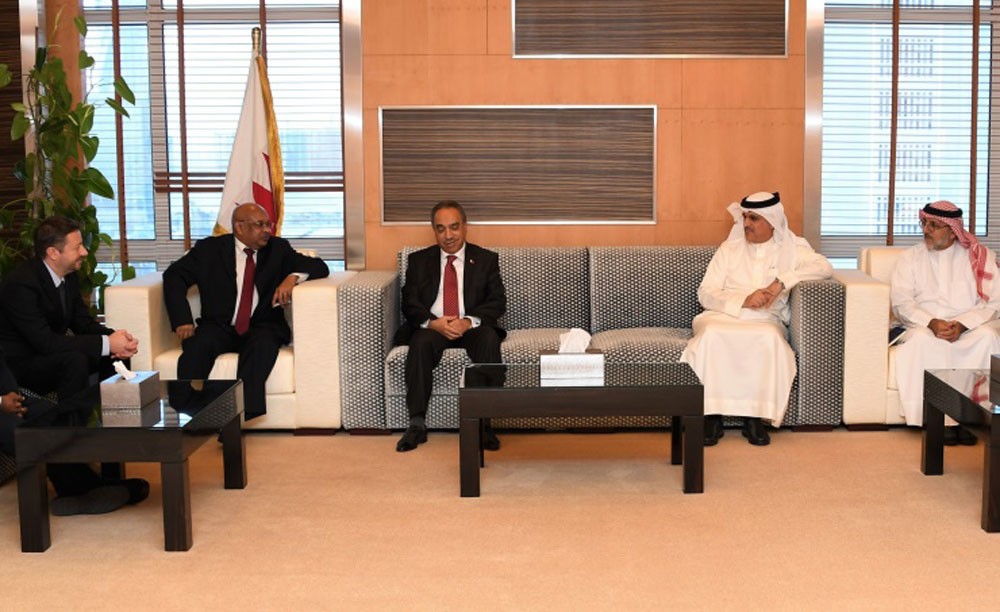 خلف: الحكومة عازمة على تنفيذ المشاريع التي تدفع بعجلة التنمية